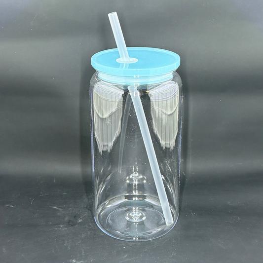 A clear 16oz acrylic beer can glass with a blue lid and a matching straw.